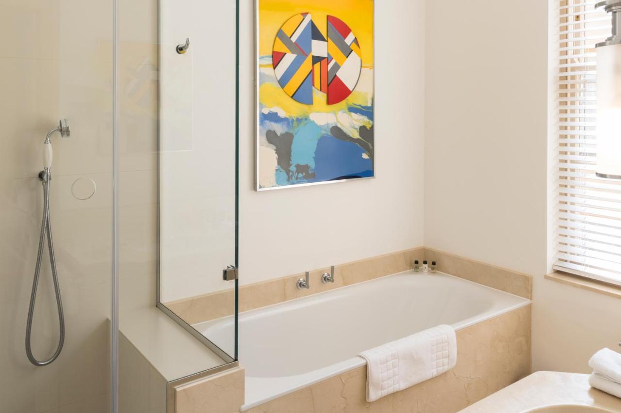 디 올드 뱅크 호텔 옥스퍼드 외부 사진 A shower door