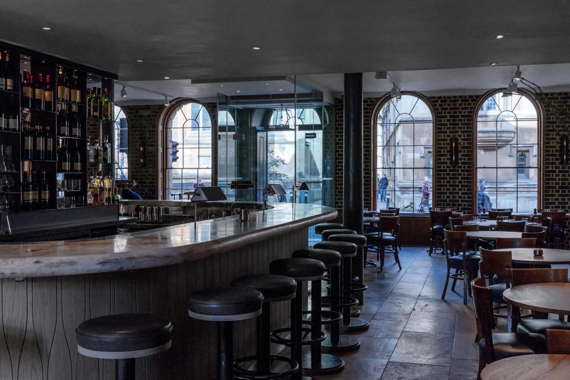 디 올드 뱅크 호텔 옥스퍼드 외부 사진 Interior of the restaurant